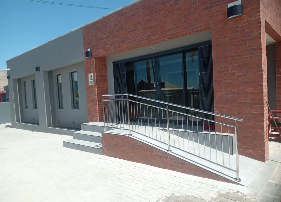 Classic vertical stainless-steel balustrade installed along an access ramp
